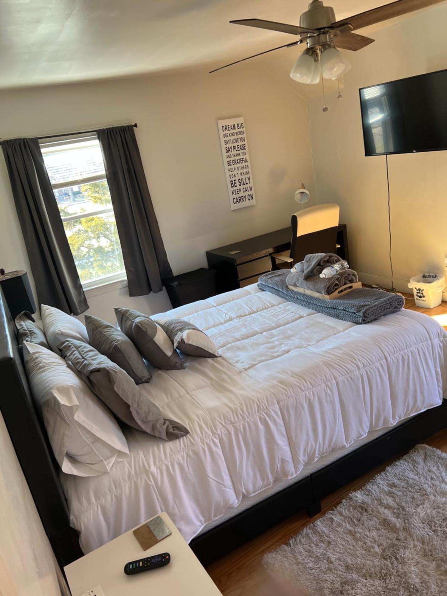 Master Bedroom In Home Away From Home デトロイト エクステリア 写真